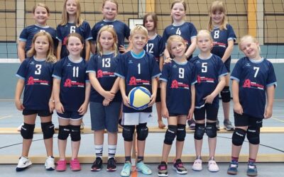 Neue Apotheke Oesede sponsert Trikots für die Volleyball U11 des VfL Kloster Oesede